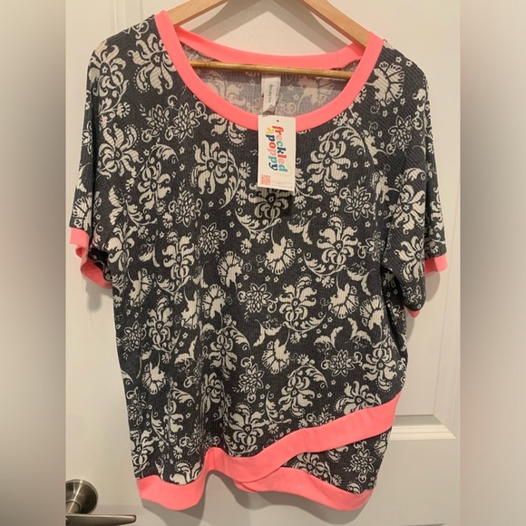 NWT Freckled Poppy Honey Me Women’s Blouse Pullover Gray Pink White Large - Picture 3 of 7